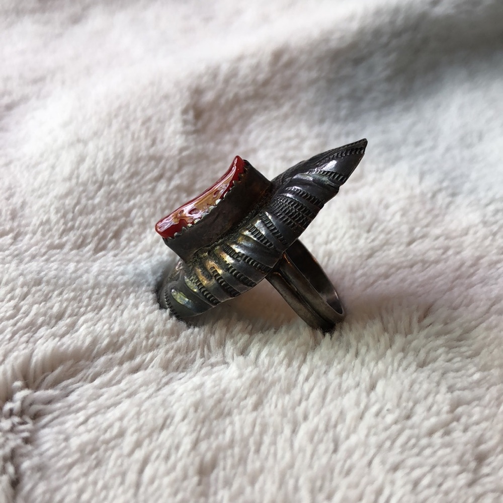 NATIVE AMERICAN Handmade Silver and Coral Ring Size 7 - Picture 3 of 6